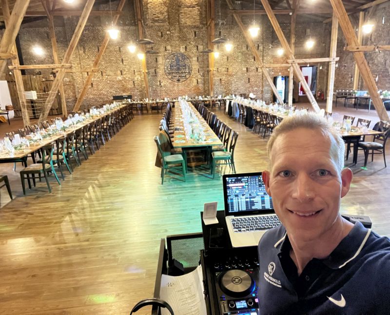 DJ auf Weihnachtsfeier