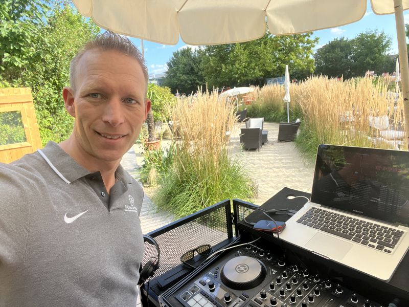 Weihachtsfeier DJ jetzt anfragen und buchen